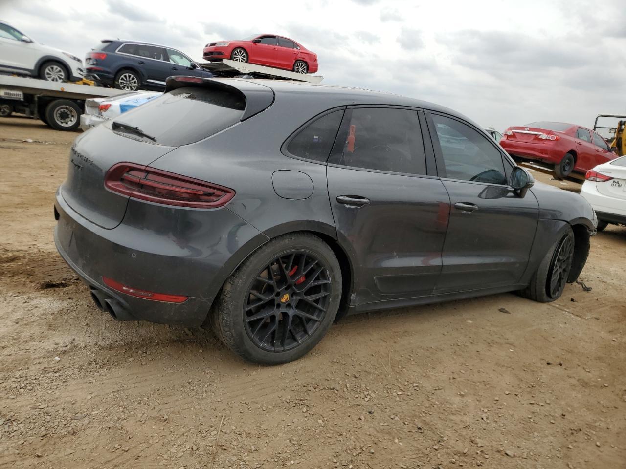 2017 PORSCHE Macan