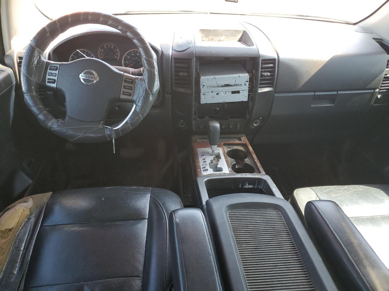2011 NISSAN Titan