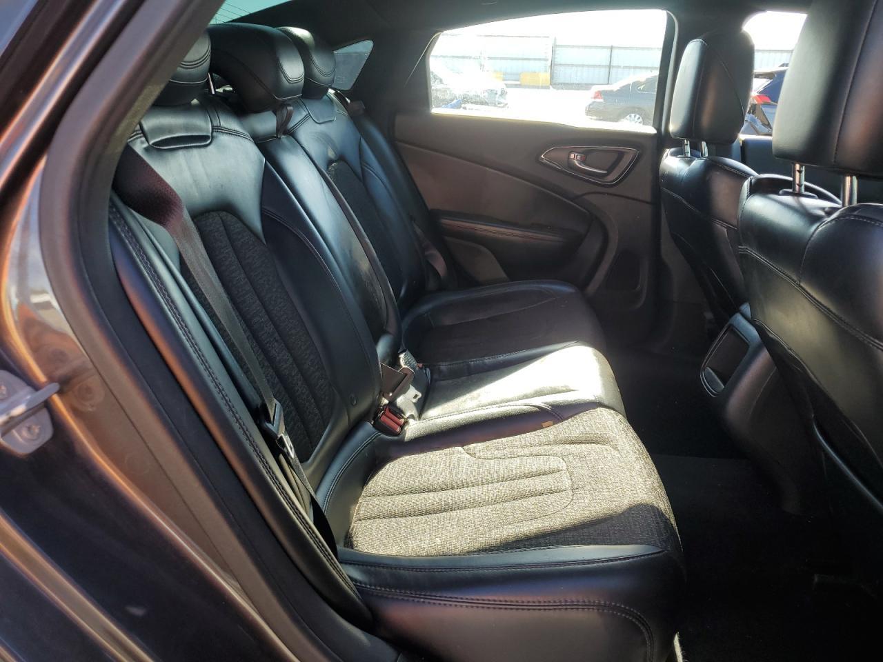 2015 CHRYSLER 200