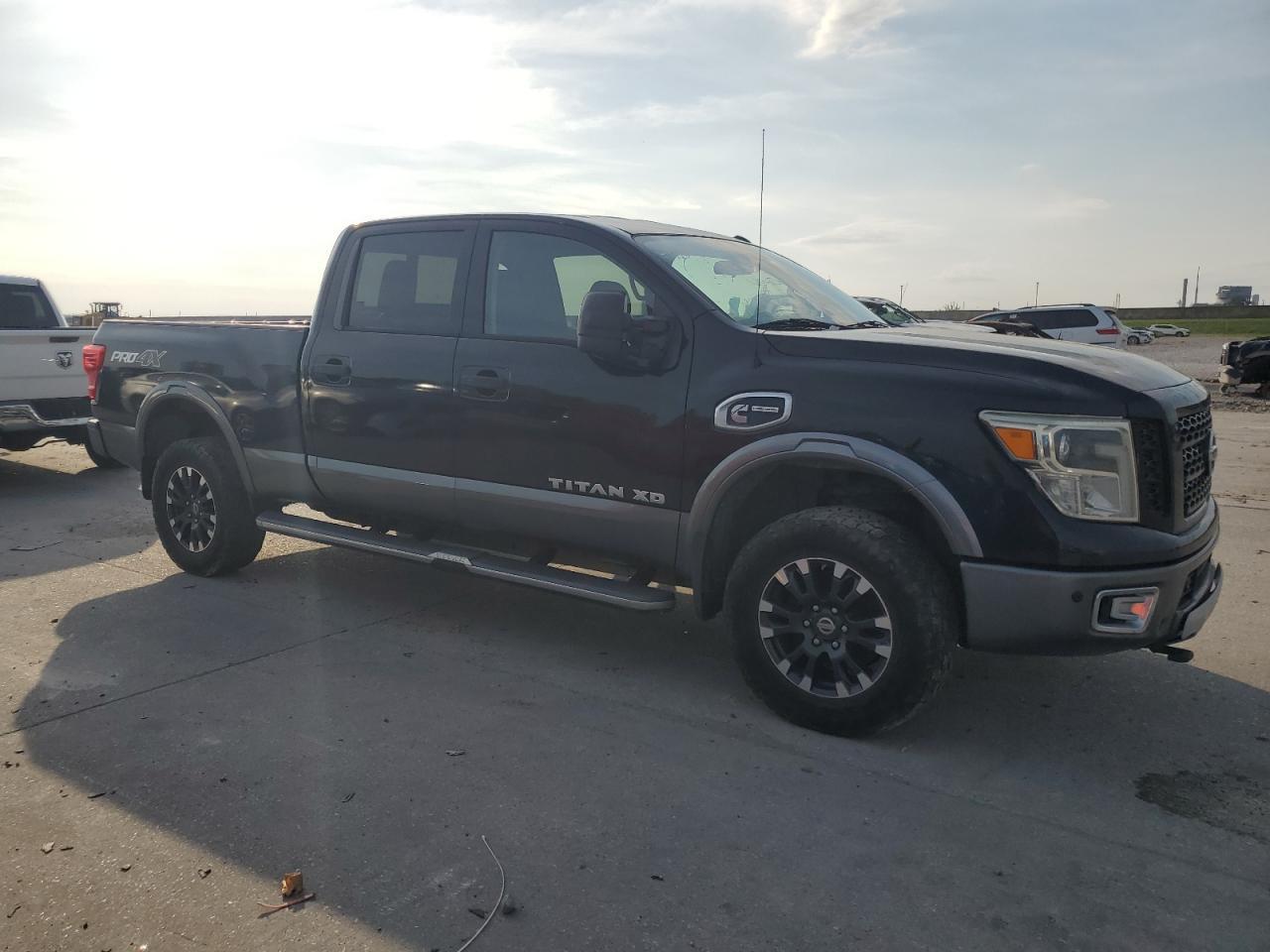 2016 NISSAN Titan