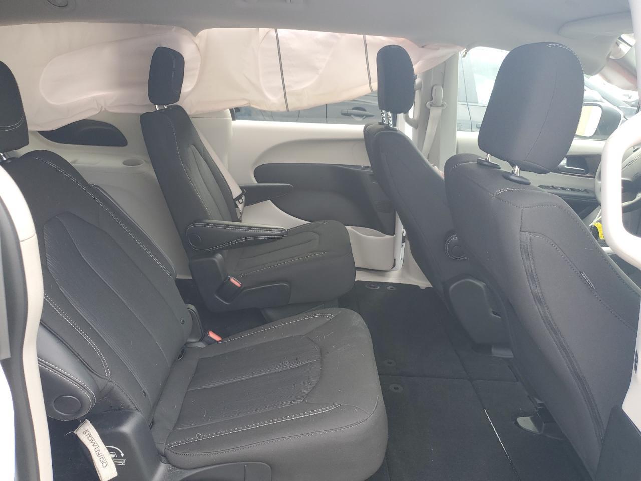 2023 CHRYSLER Voyager