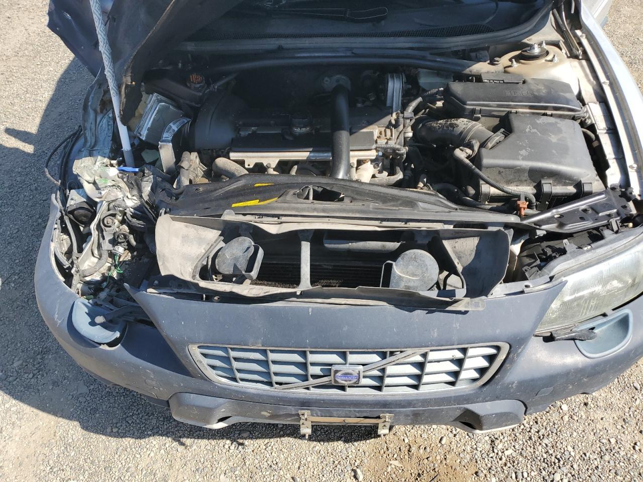2004 VOLVO XC70