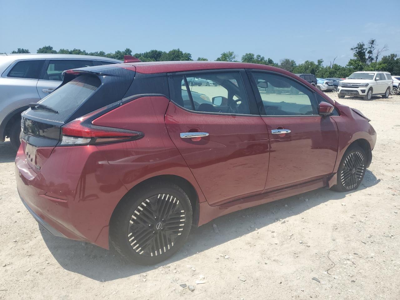 2023 NISSAN LEAF