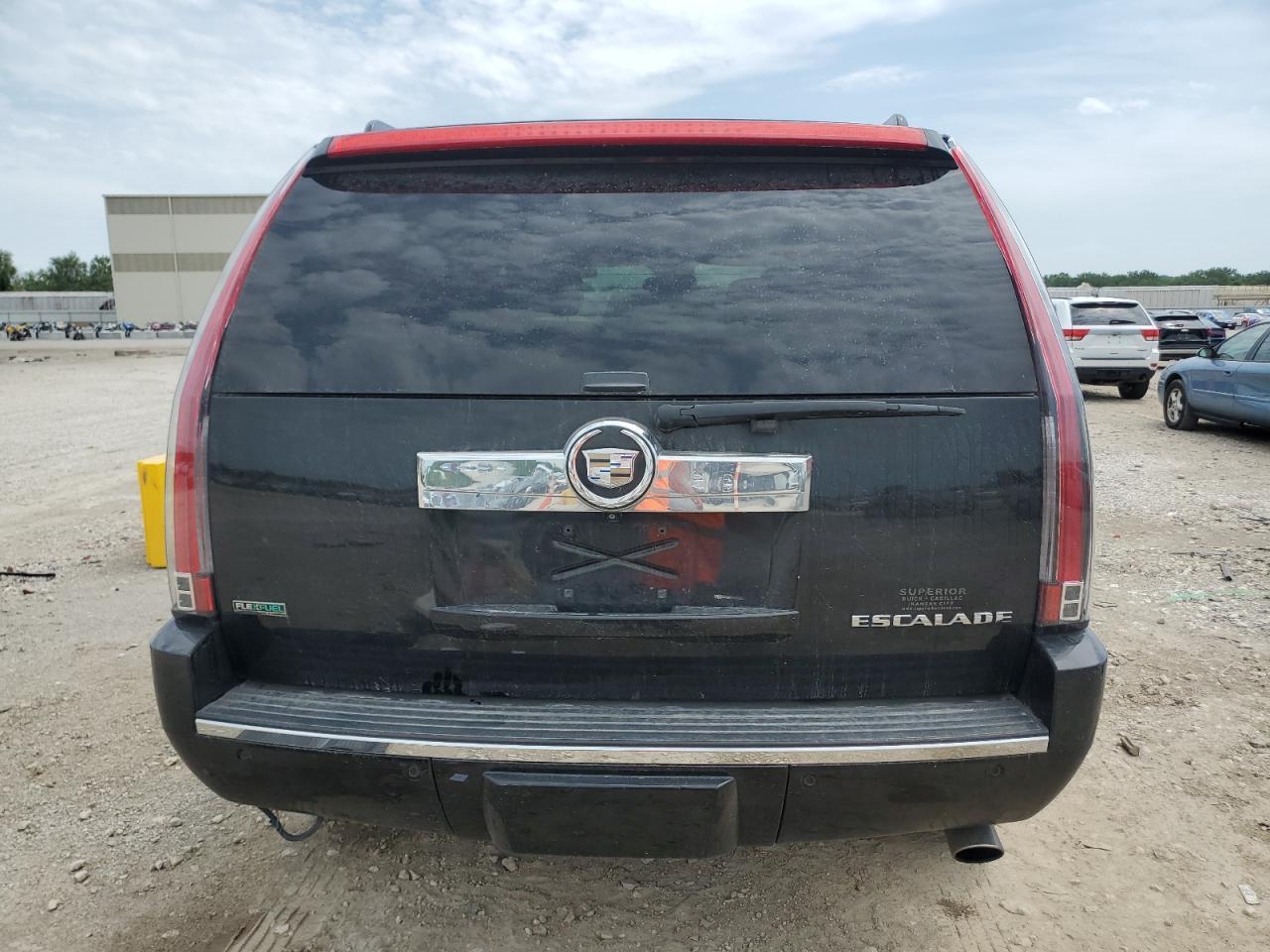 2010 CADILLAC ESCALADE