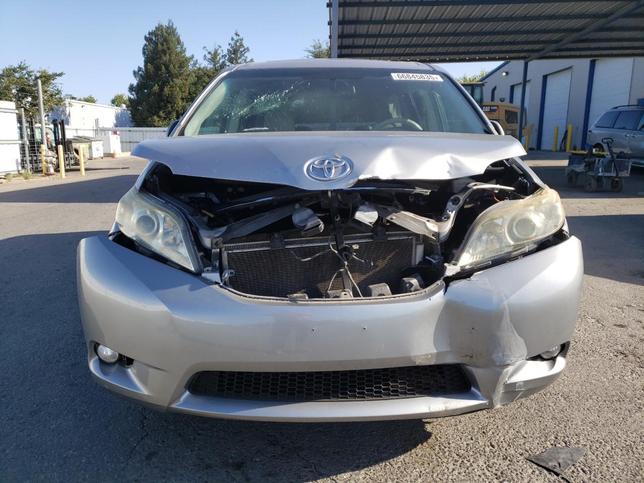 2012 TOYOTA SIENNA