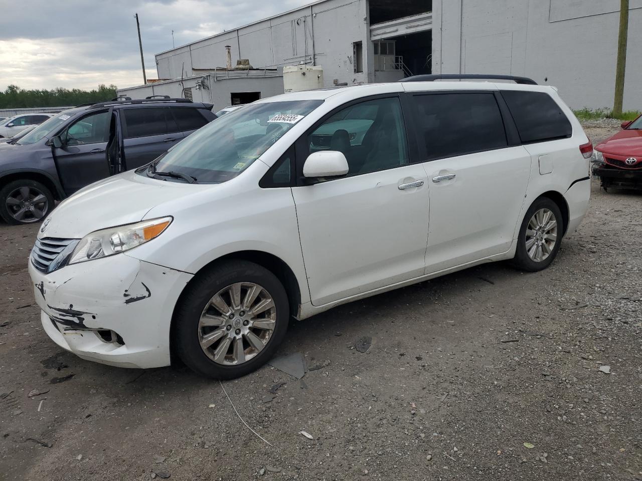 2011 TOYOTA SIENNA