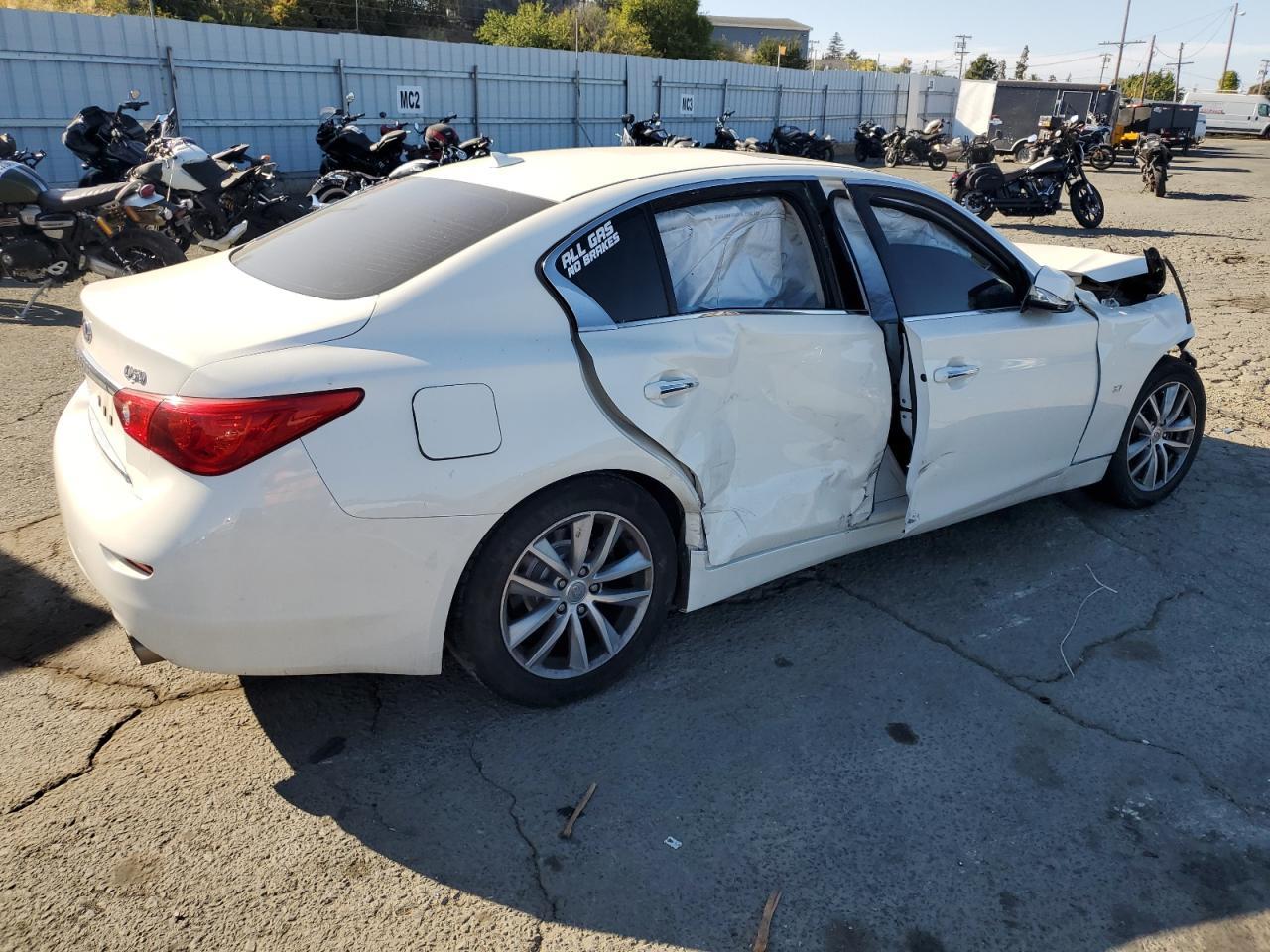 2015 INFINITI Q50