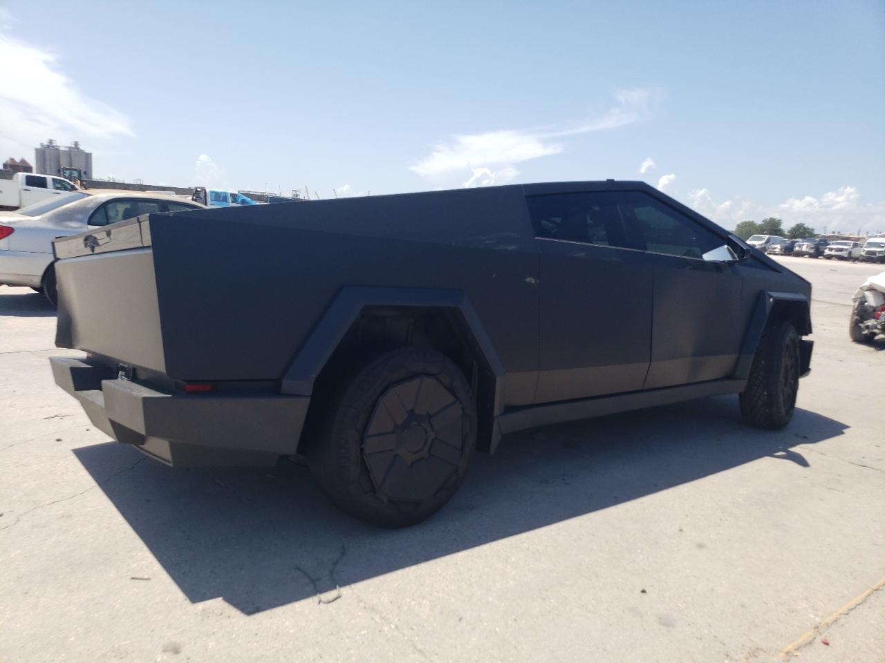 2024 TESLA Cybertruck