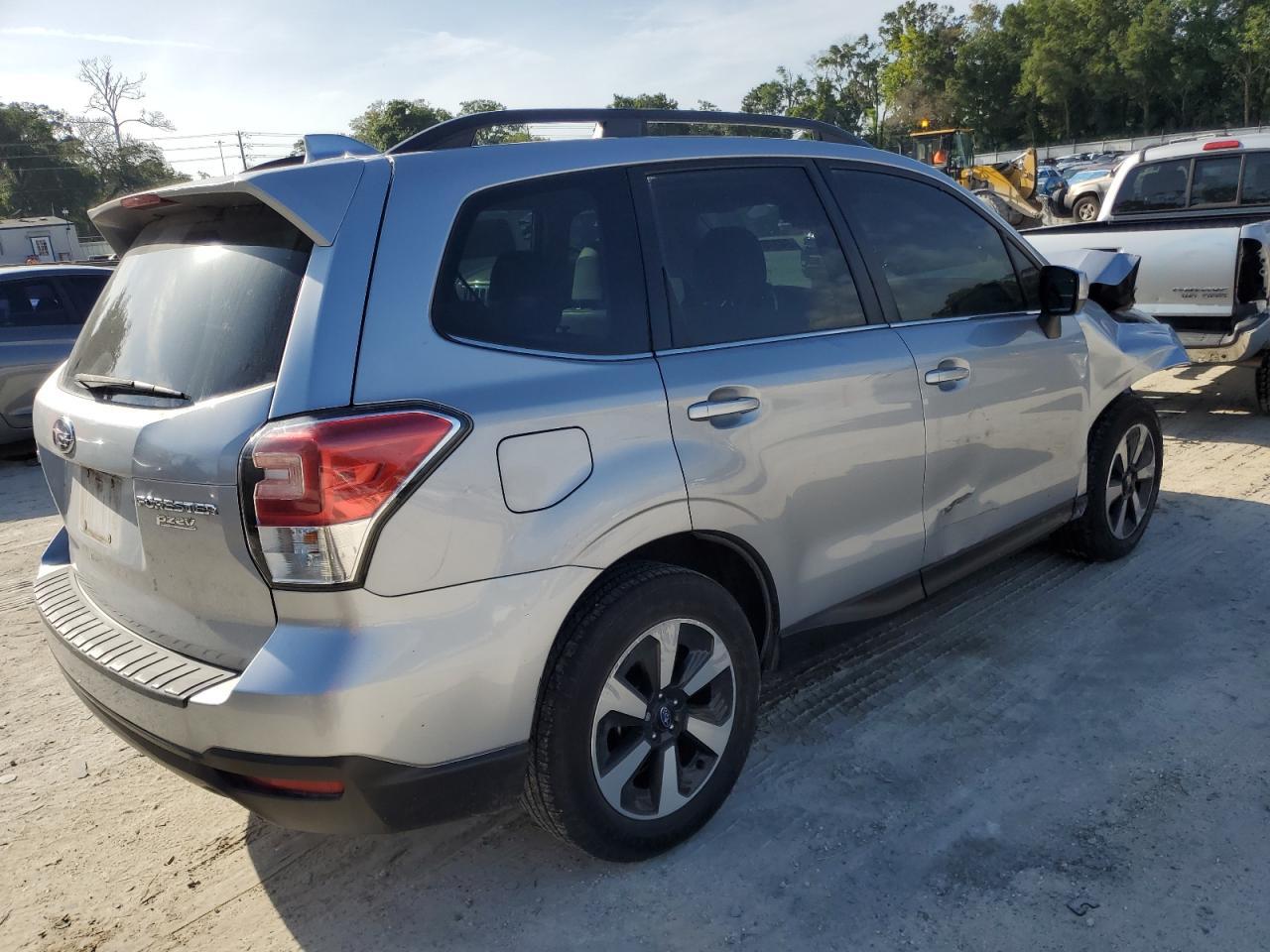 2017 SUBARU FORESTER