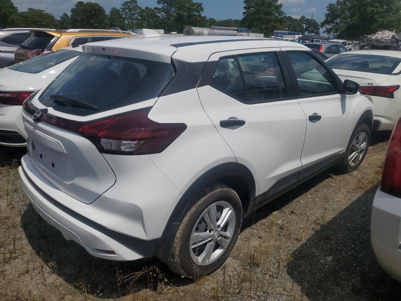 2024 NISSAN KICKS