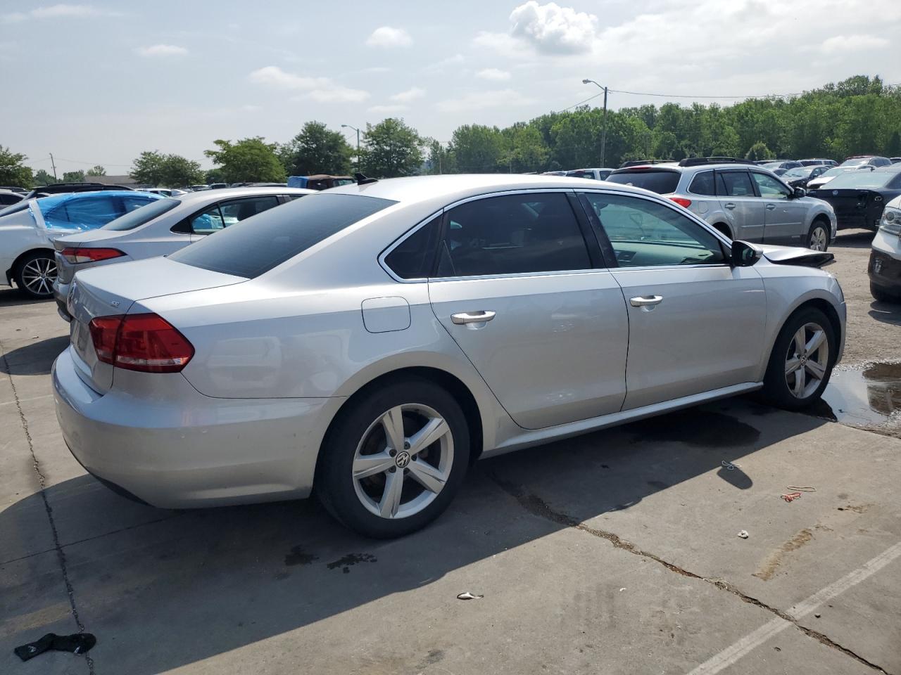 2012 VOLKSWAGEN Passat