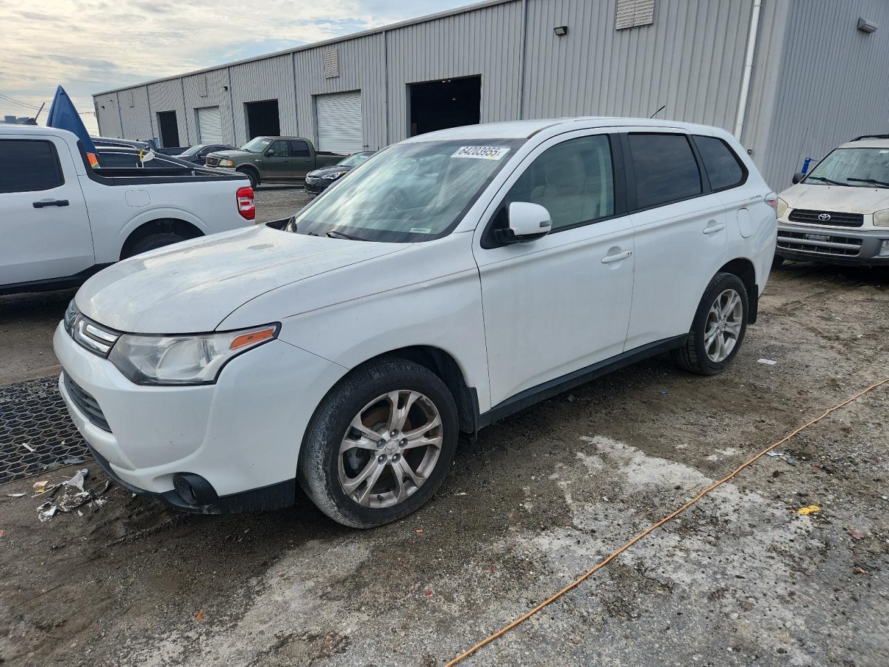 2014 MITSUBISHI outlander