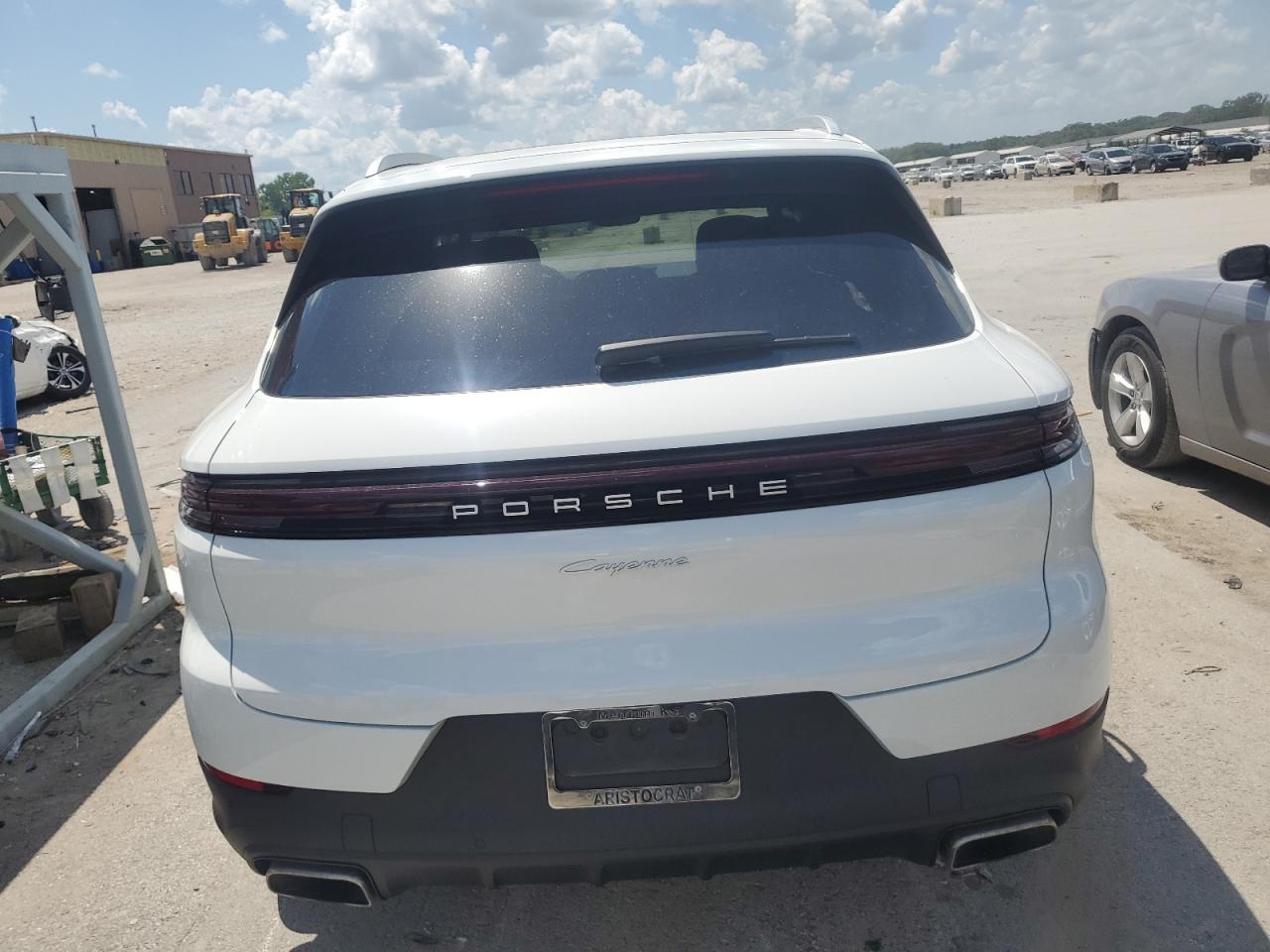 2024 PORSCHE CAYENNE