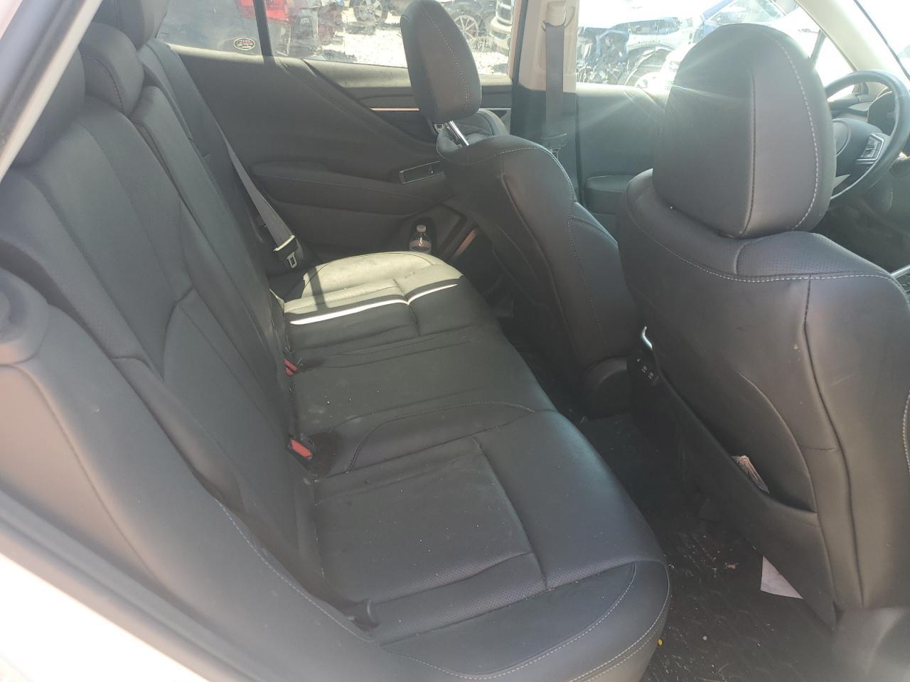 2021 SUBARU Outback