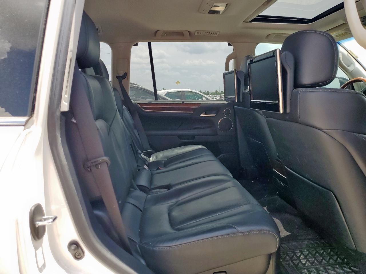 2017 LEXUS Lx