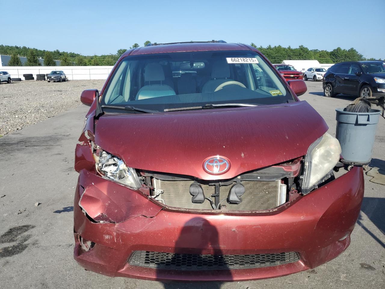 2012 TOYOTA SIENNA
