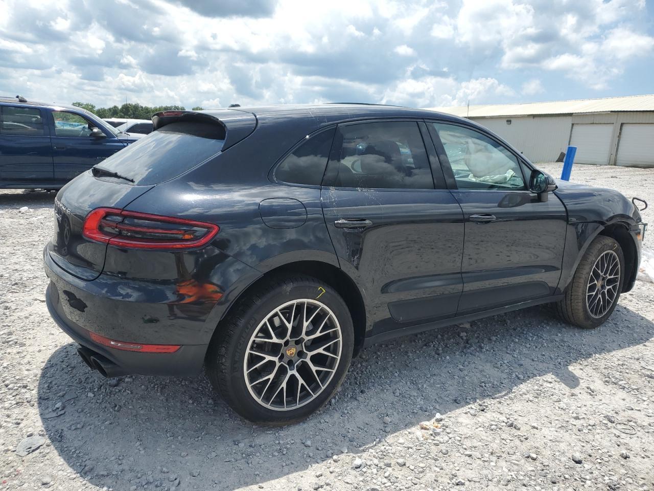 2017 PORSCHE Macan