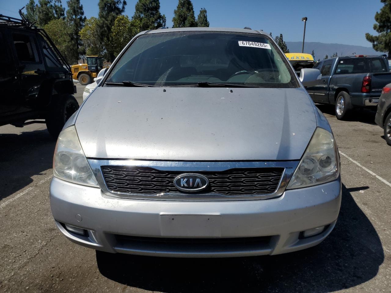 2011 KIA SEDONA