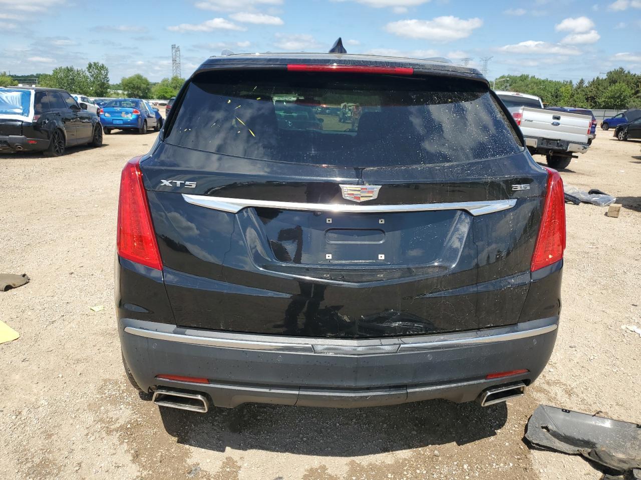 2017 CADILLAC XT5