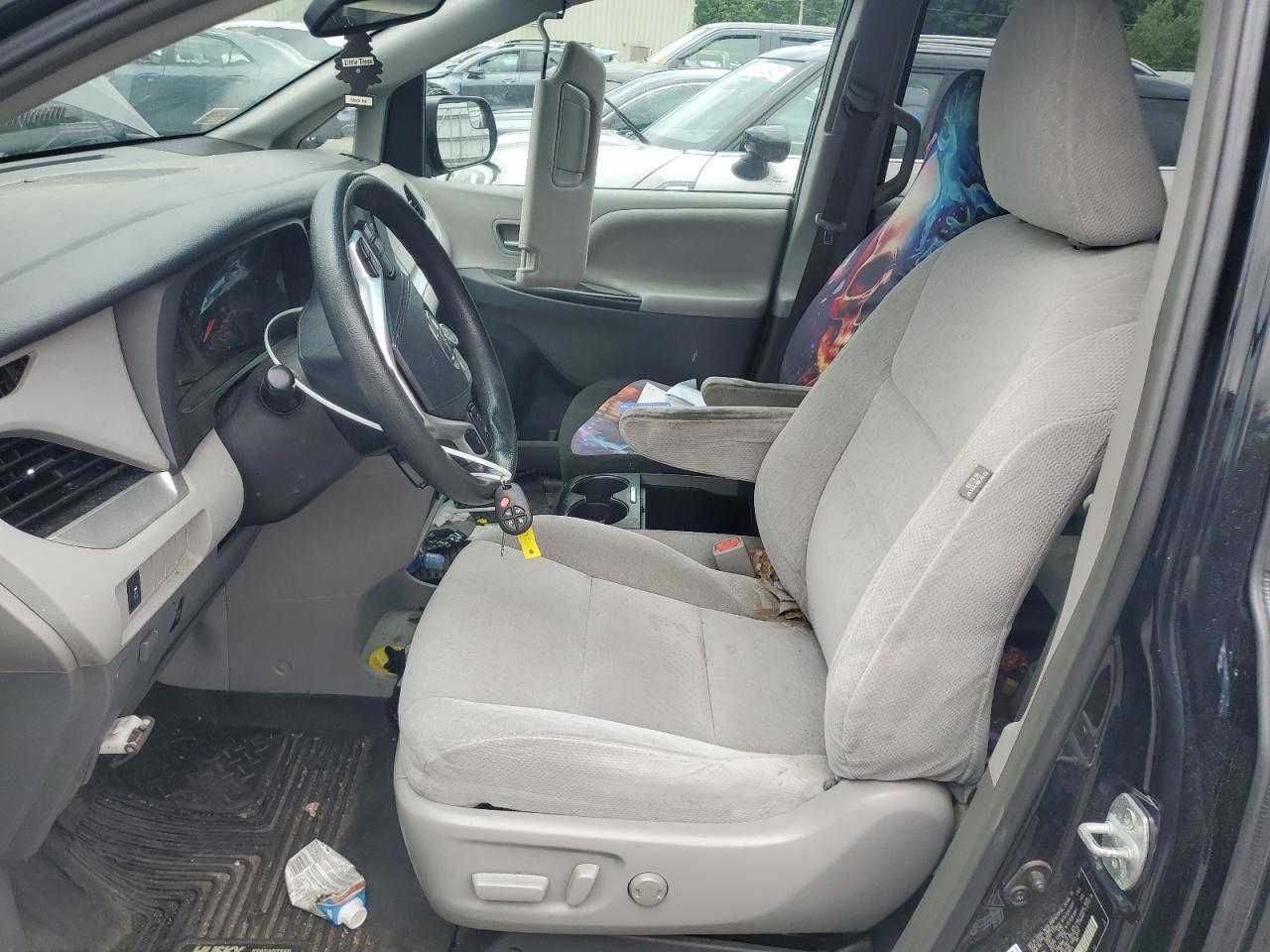 2017 TOYOTA SIENNA
