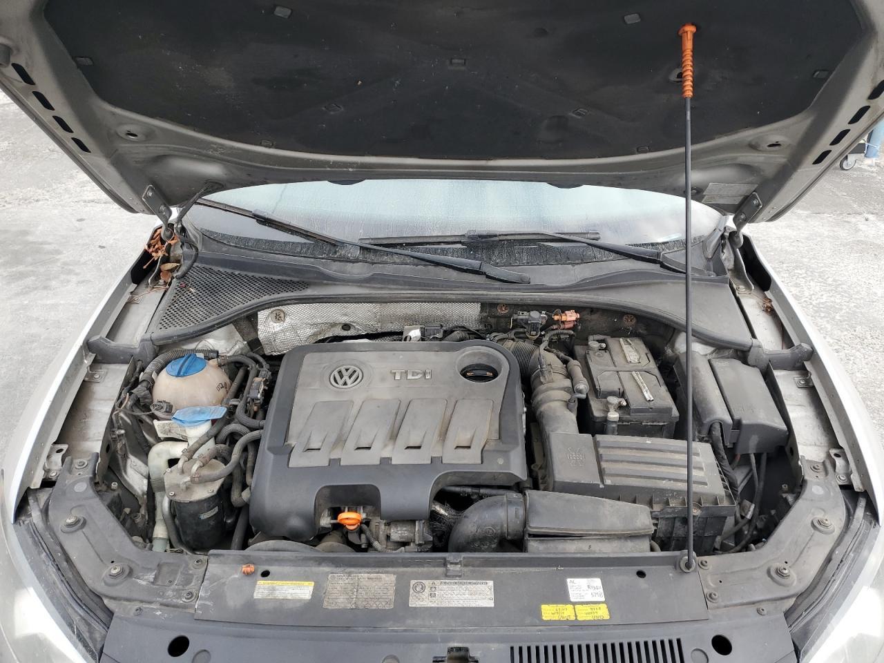 2012 VOLKSWAGEN Passat