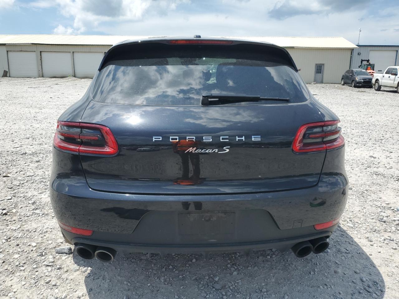 2017 PORSCHE Macan