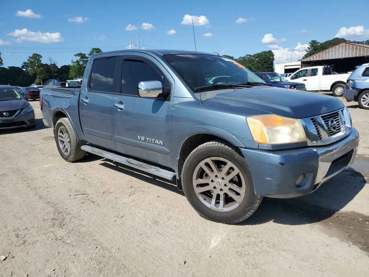 2011 NISSAN Titan