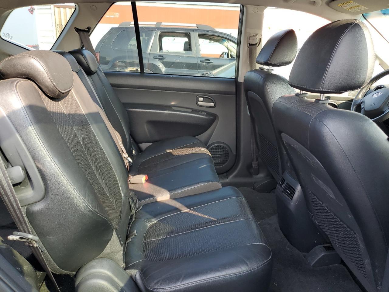 2010 KIA RONDO