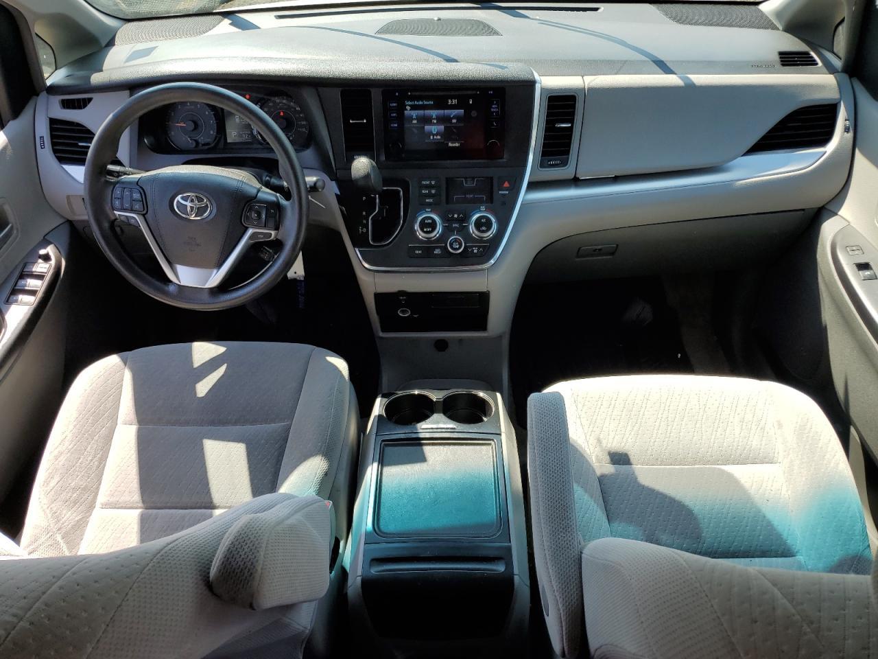 2017 TOYOTA SIENNA