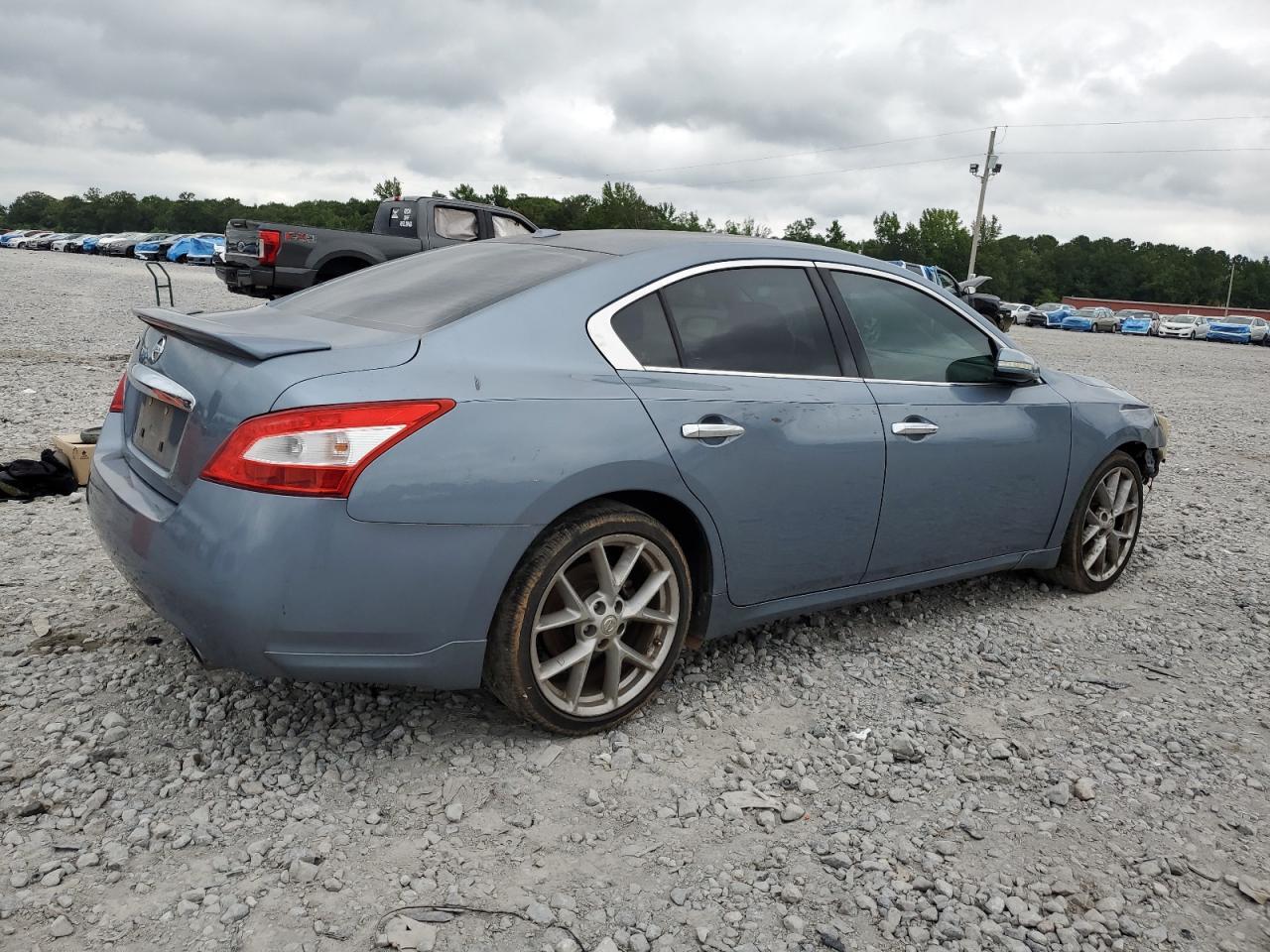 2011 NISSAN Maxima
