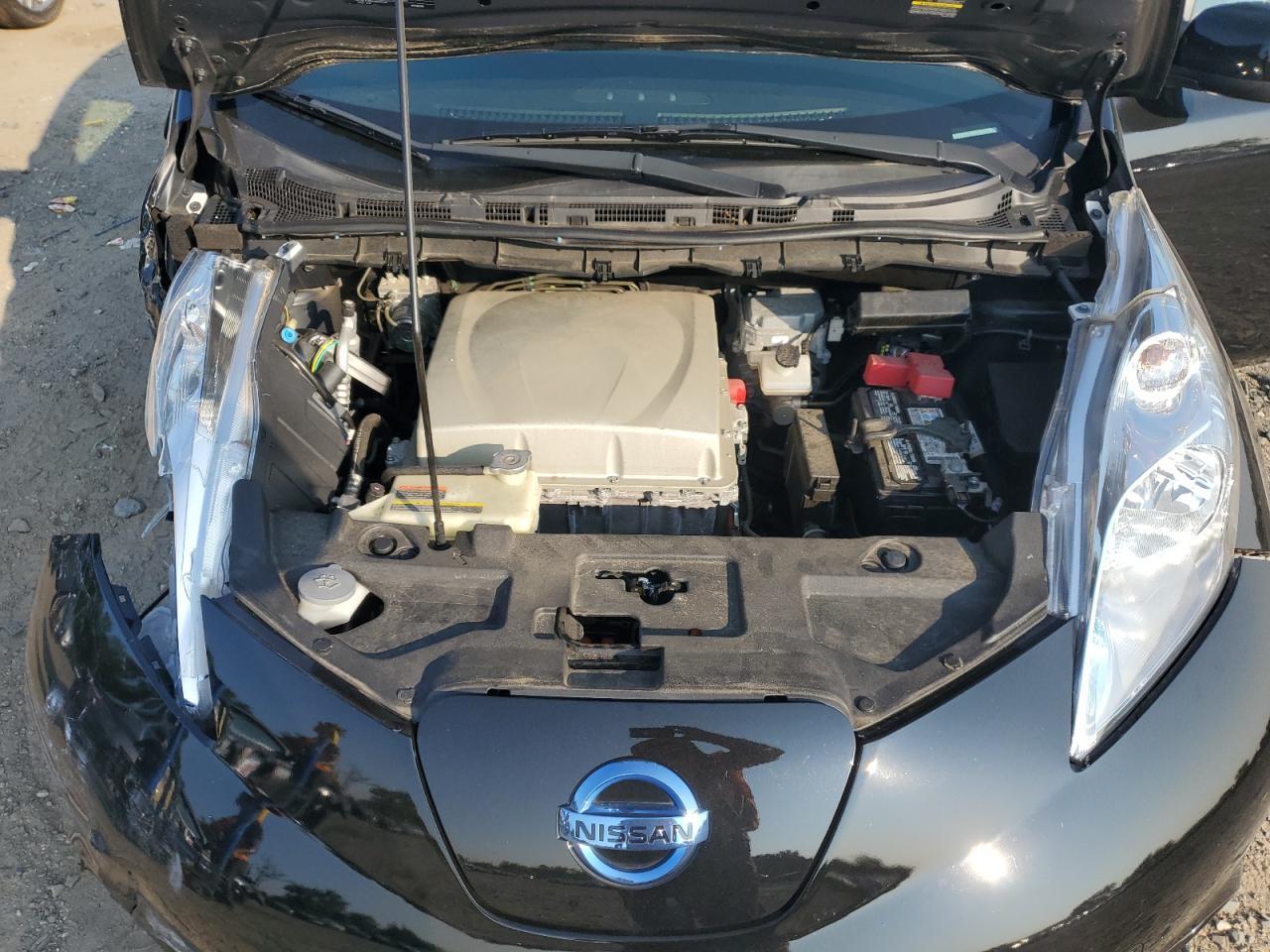 2017 NISSAN LEAF