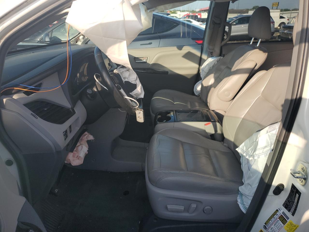 2015 TOYOTA SIENNA