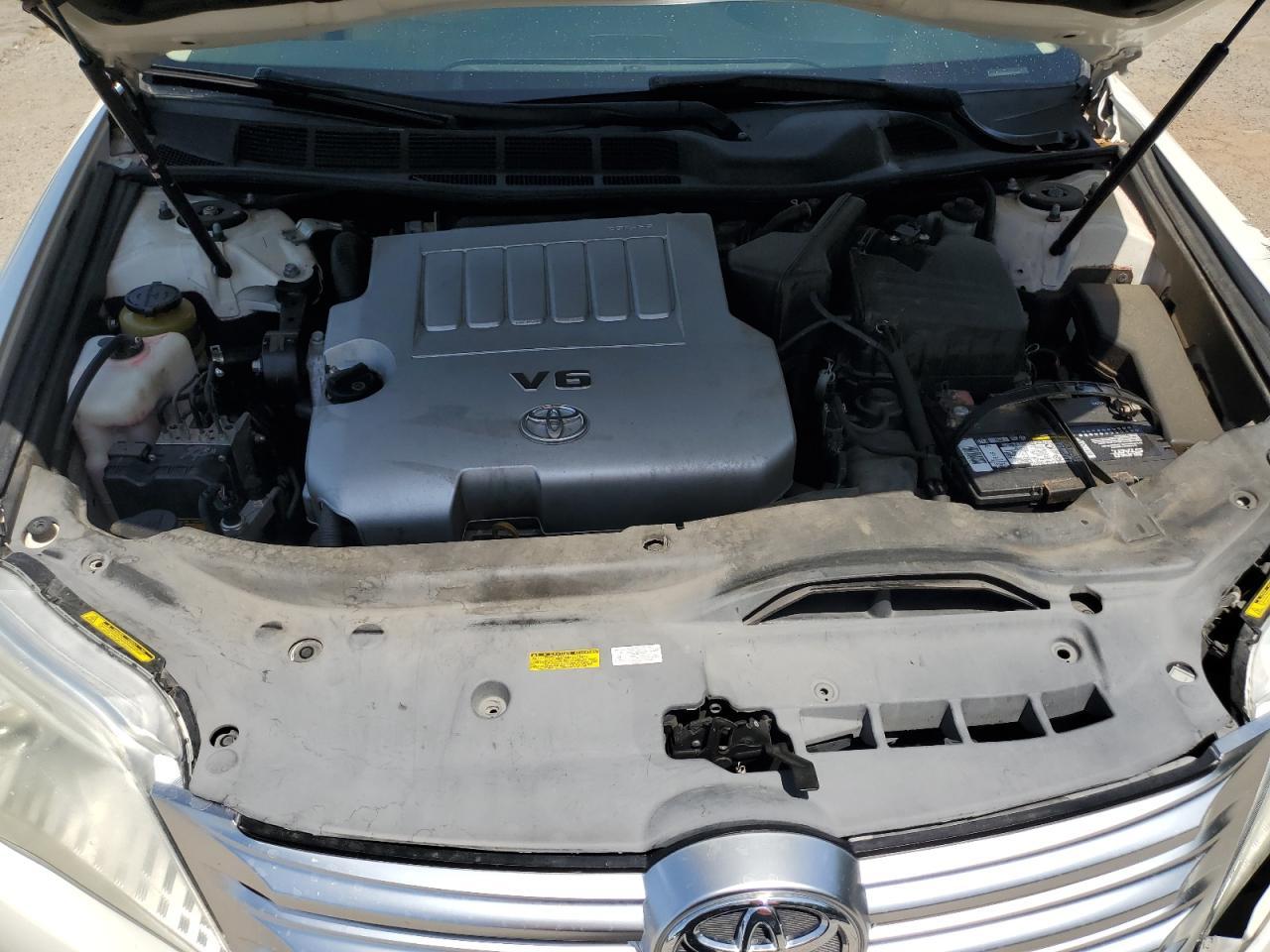 2011 TOYOTA Avalon