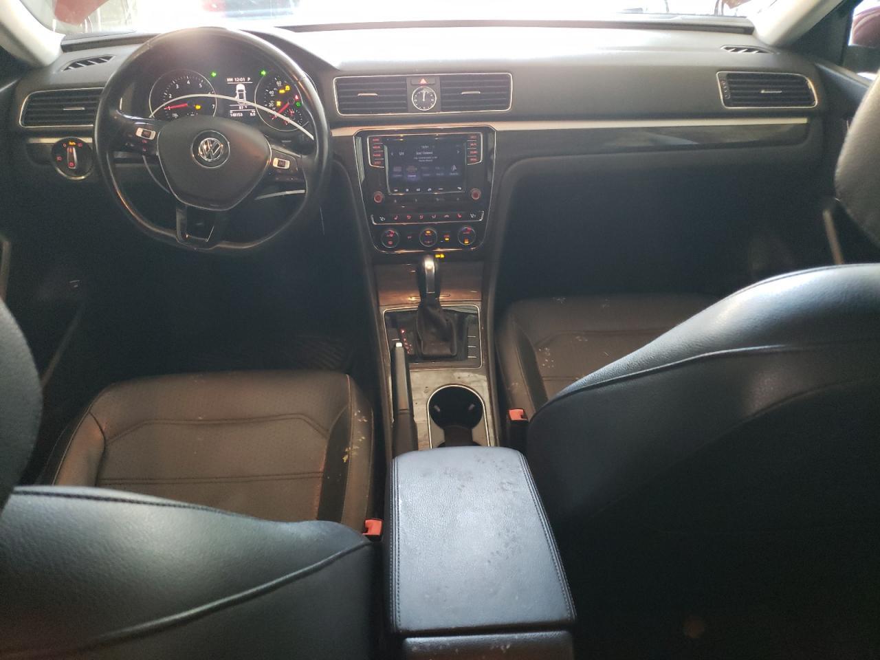 2016 VOLKSWAGEN Passat