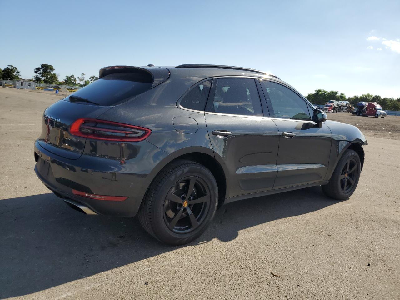 2018 PORSCHE Macan
