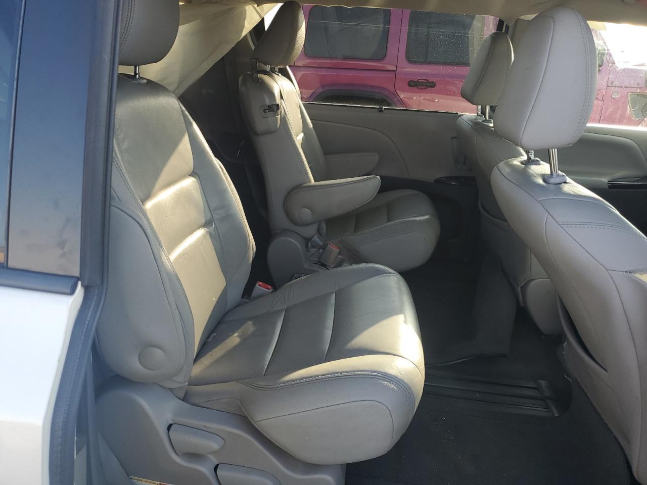 2015 TOYOTA SIENNA
