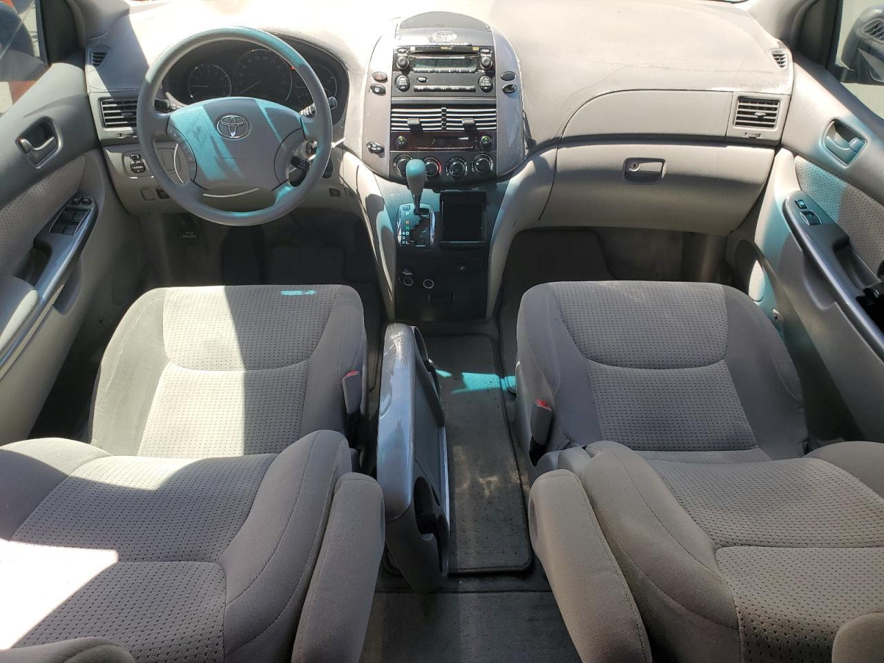 2010 TOYOTA SIENNA