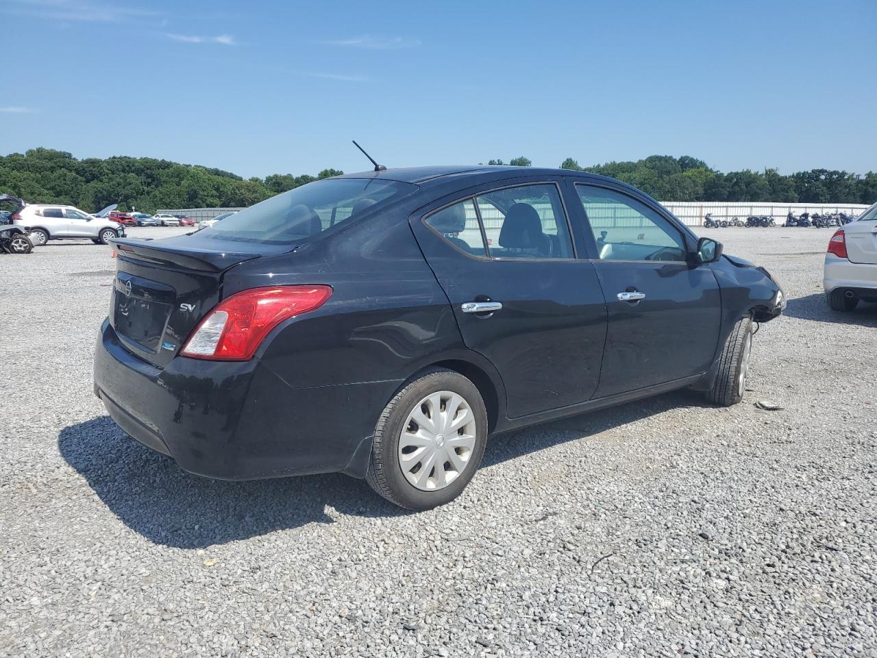 2016 NISSAN VERSA
