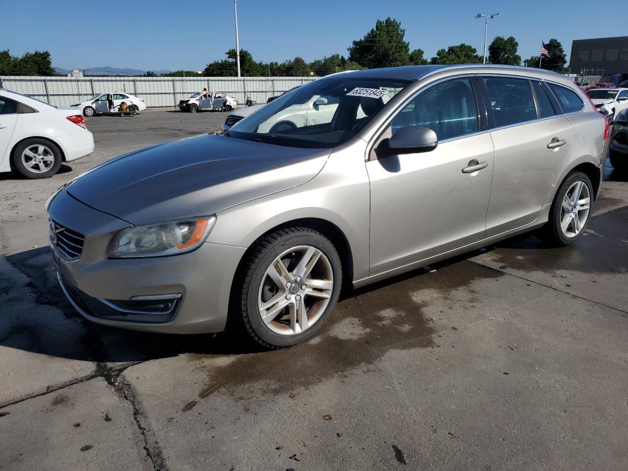 2015 VOLVO V60