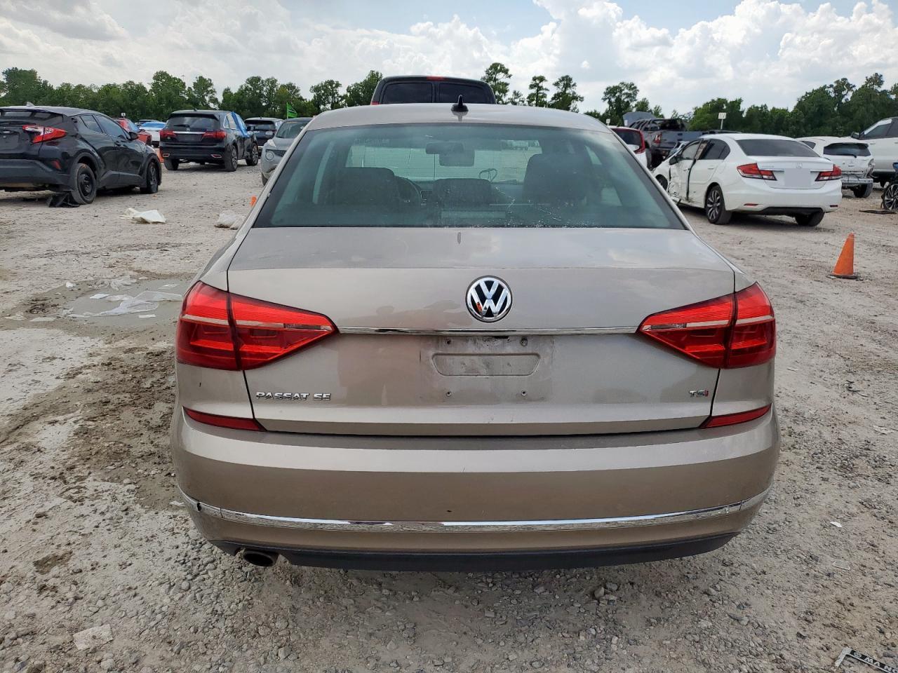 2016 VOLKSWAGEN Passat