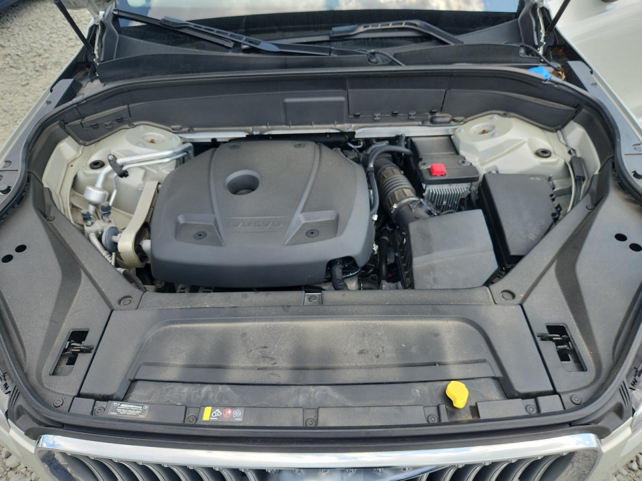 2022 VOLVO XC90