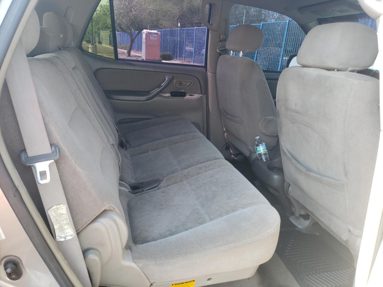 2004 TOYOTA Sequoia