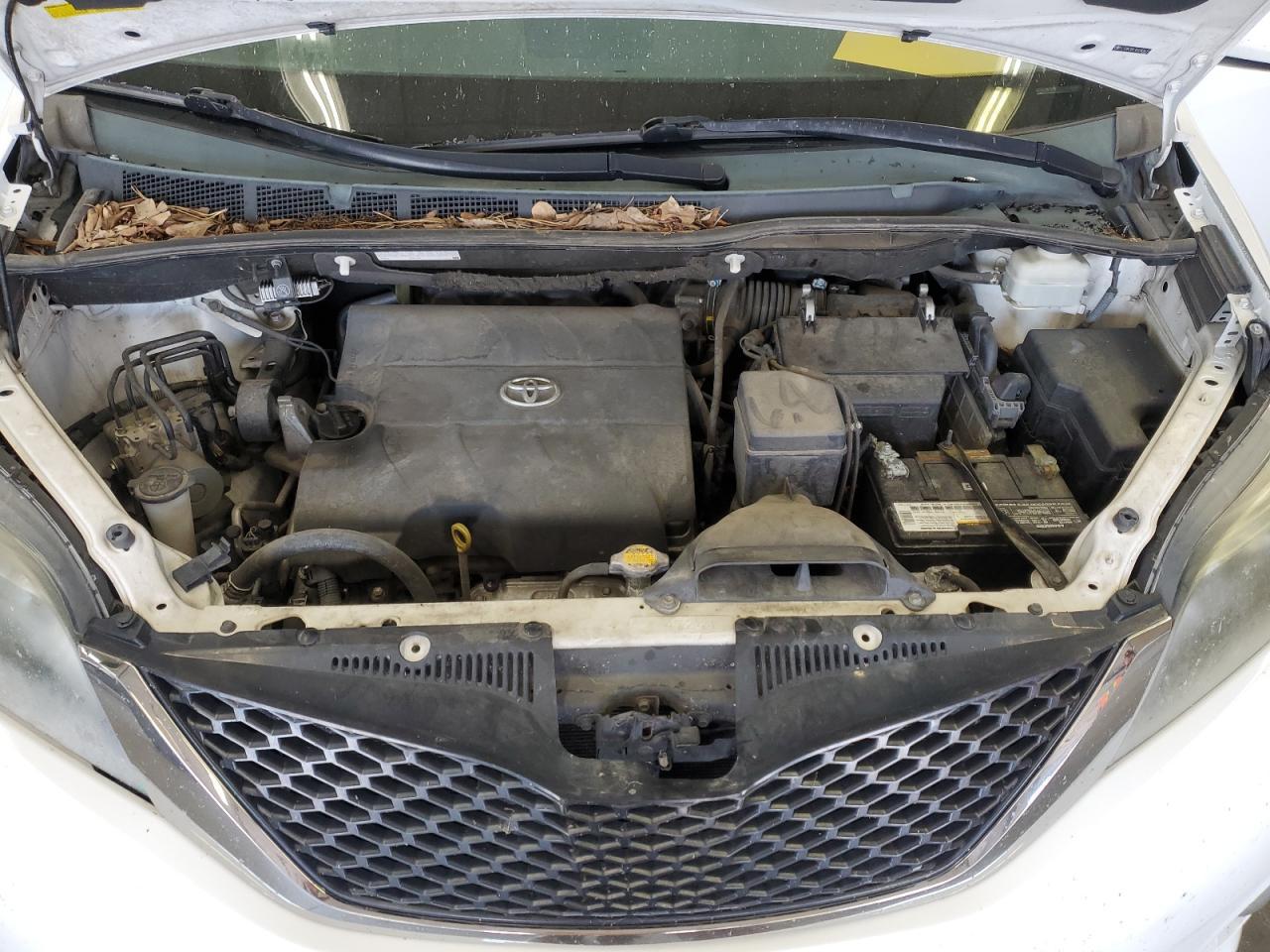 2013 TOYOTA SIENNA