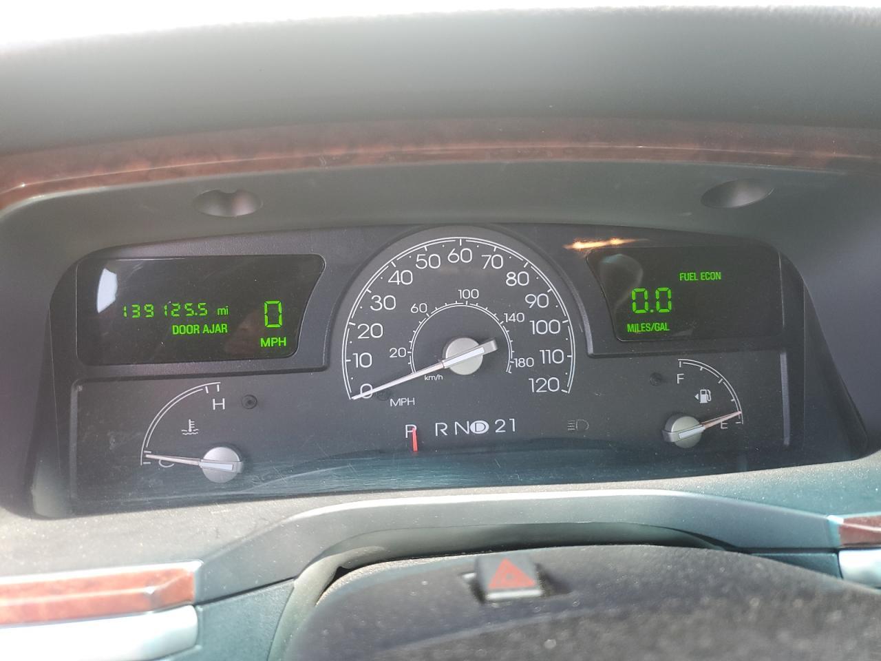 2005 LINCOLN Town Car