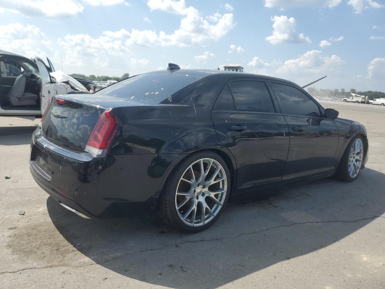 2019 CHRYSLER 300