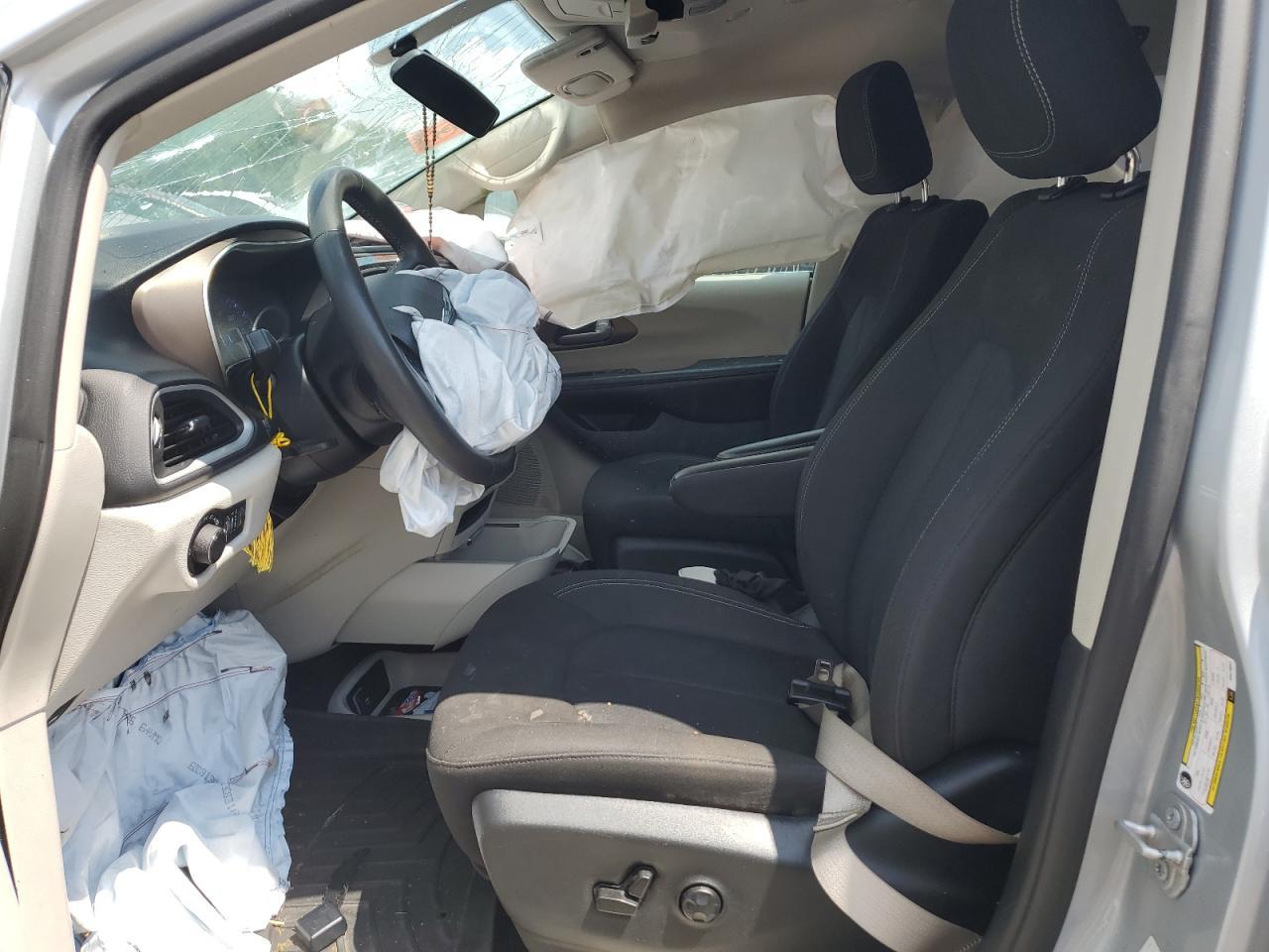 2022 CHRYSLER Voyager