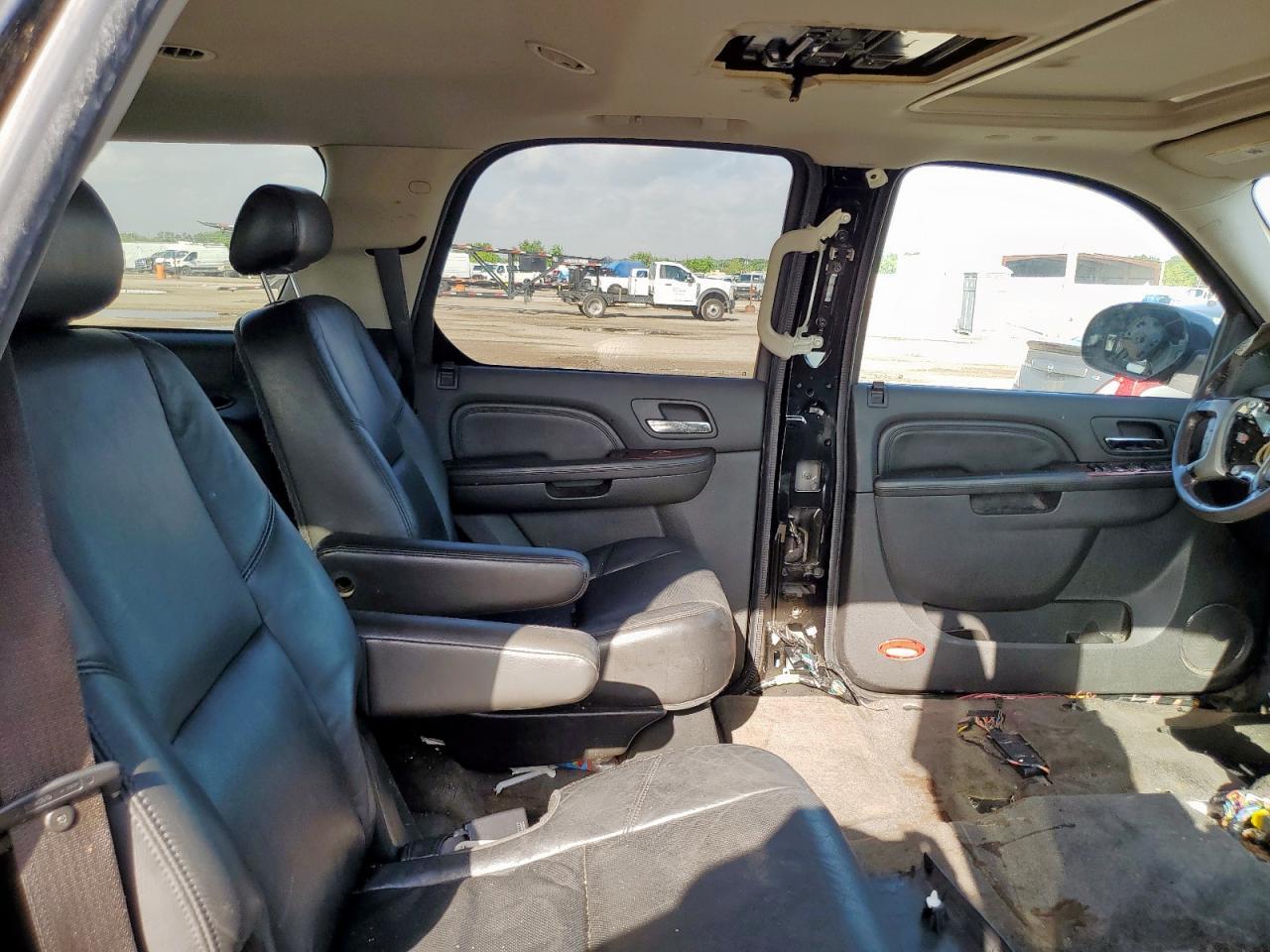 2010 CADILLAC ESCALADE