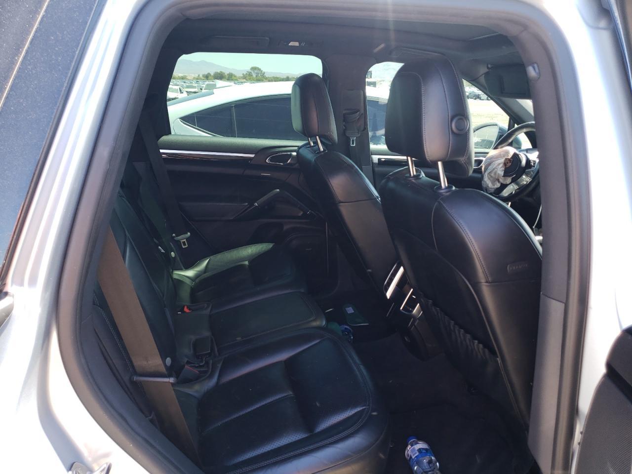 2017 PORSCHE CAYENNE