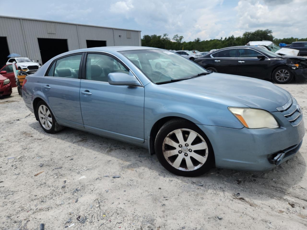 2005 TOYOTA Avalon