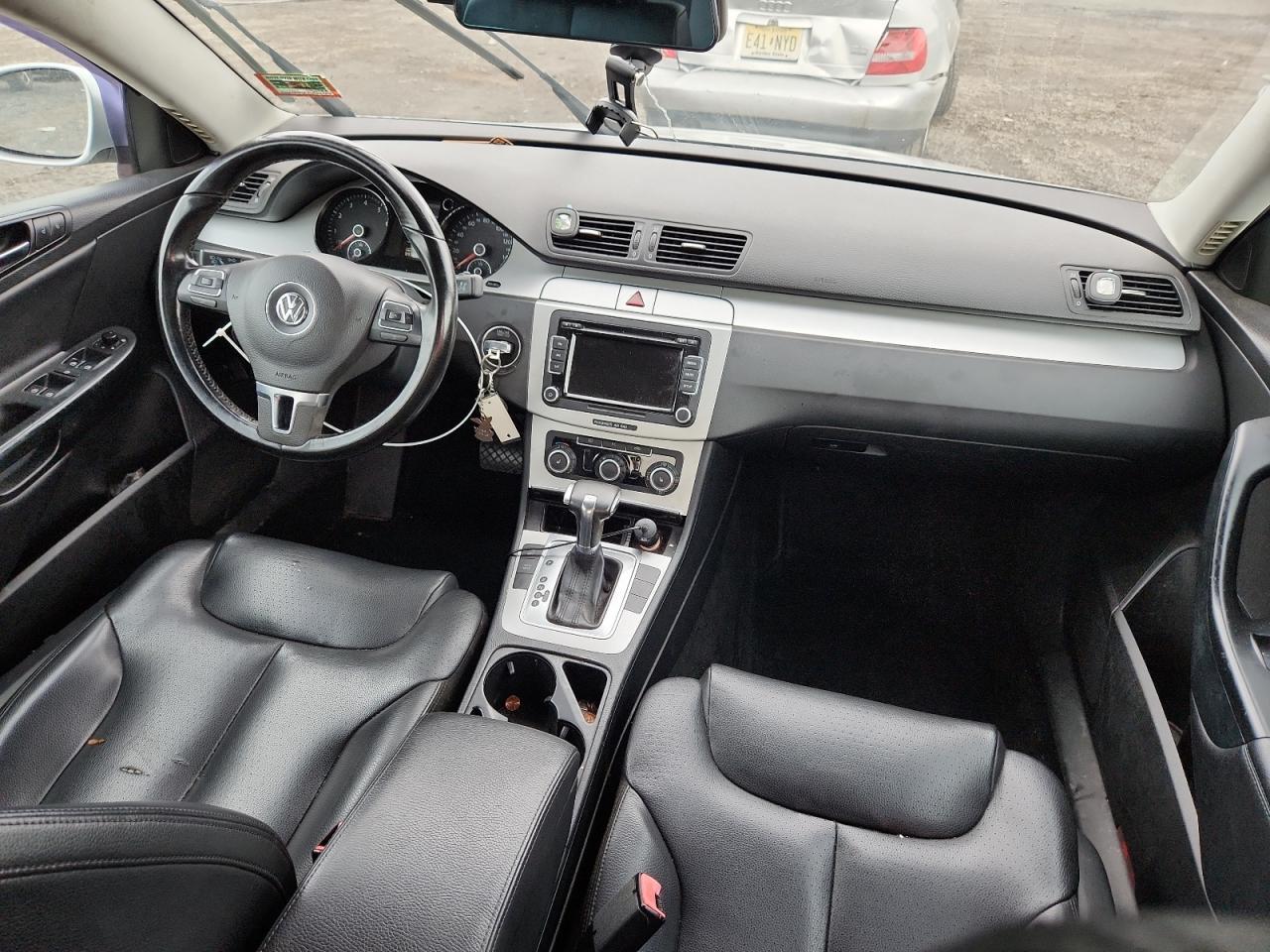2010 VOLKSWAGEN Passat